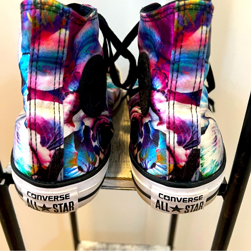 CONVERSE•CHUCK TAYLOR ALL STAR HIGH TOPS•BLACK SATIN FLORAL•.    SizeM7|W9|EUR40